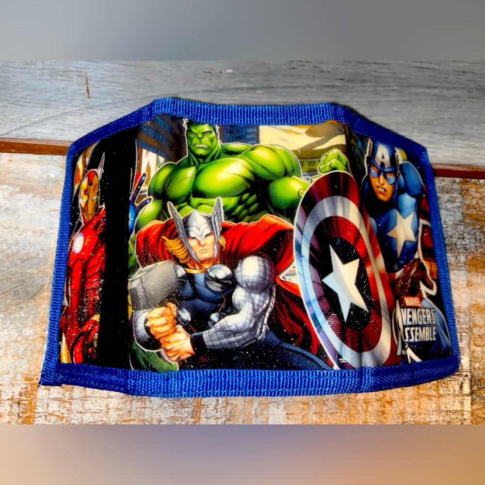 Marvel Comics Captain America The Avengers Age of Ultron Trifold Canvas Wallet
